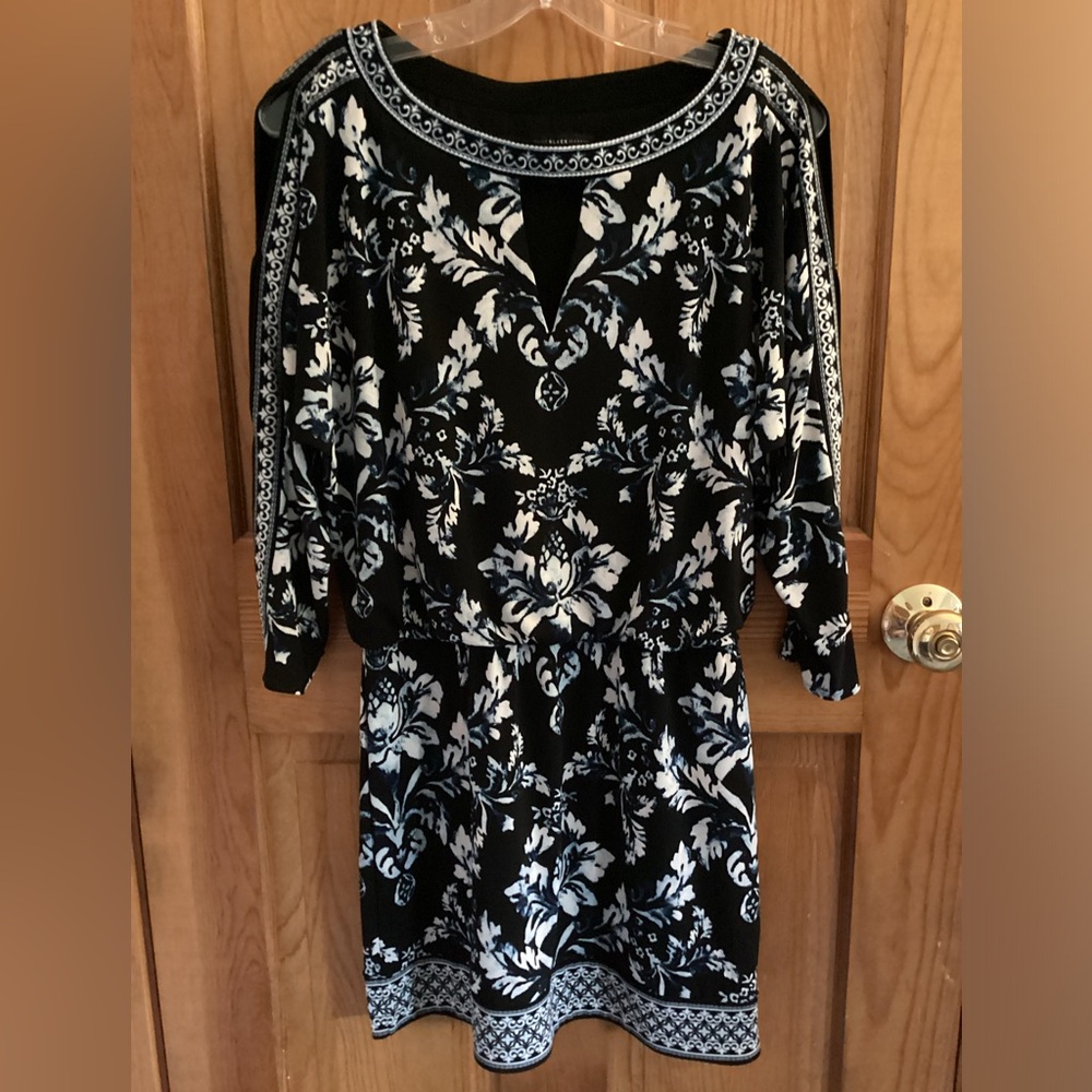 White House Black Market mini dress. Size S. Shoulder to hem measurement 33”.
